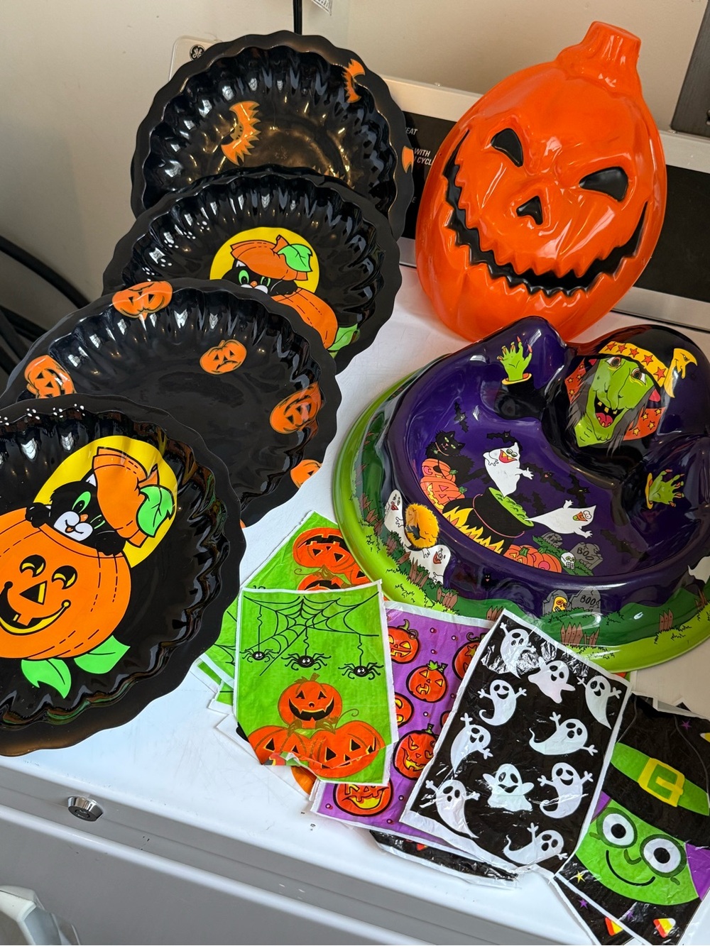 Bundle of Vintage 90s Halloween Trick-or-Treat Bowl Plates Bags Pumpkins Witches